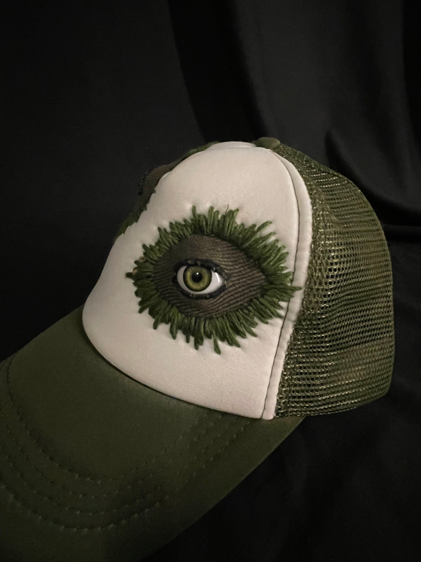 oculux "alligator" trucker hat